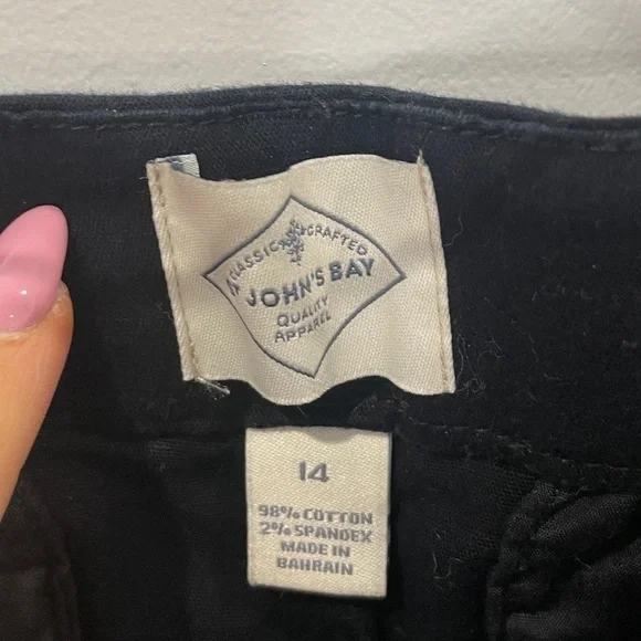 St. John’s Bay Black Crop Capri - Picture 6 of 7